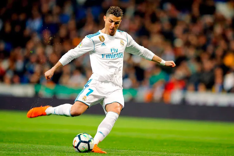 Kỹ Thuật Đá Bóng Bằng Mu Bàn Chân: Bí Quyết Của Các Vận Động Viên Chuyên Nghiệp