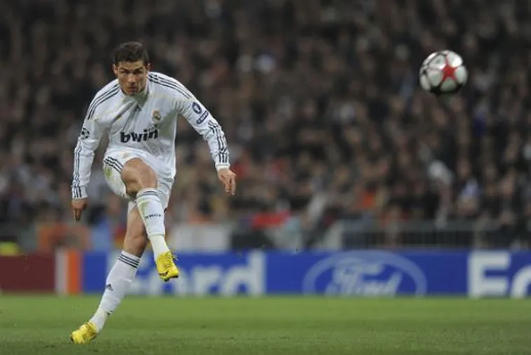 Tìm Hiểu Kỹ Thuật Rê Bóng Như Ronaldo: Tư Duy Chiến Thuật Và Cách Luyện Tập 2 Tìm Hiểu Kỹ Thuật Rê Bóng Như Ronaldo: Tư Duy Chiến Thuật Và Cách Luyện Tập